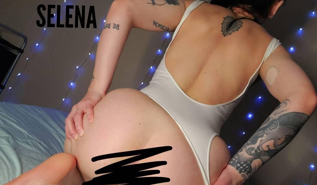 SELENA IS BACK!! w/ the B E S T head in the game