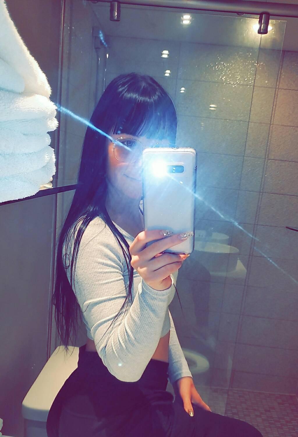 SELENA IS BACK!! w/ the B E S T head in the game