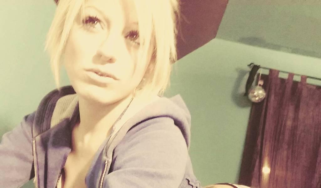 Please! Come pound my sluUutty puSsEee!!