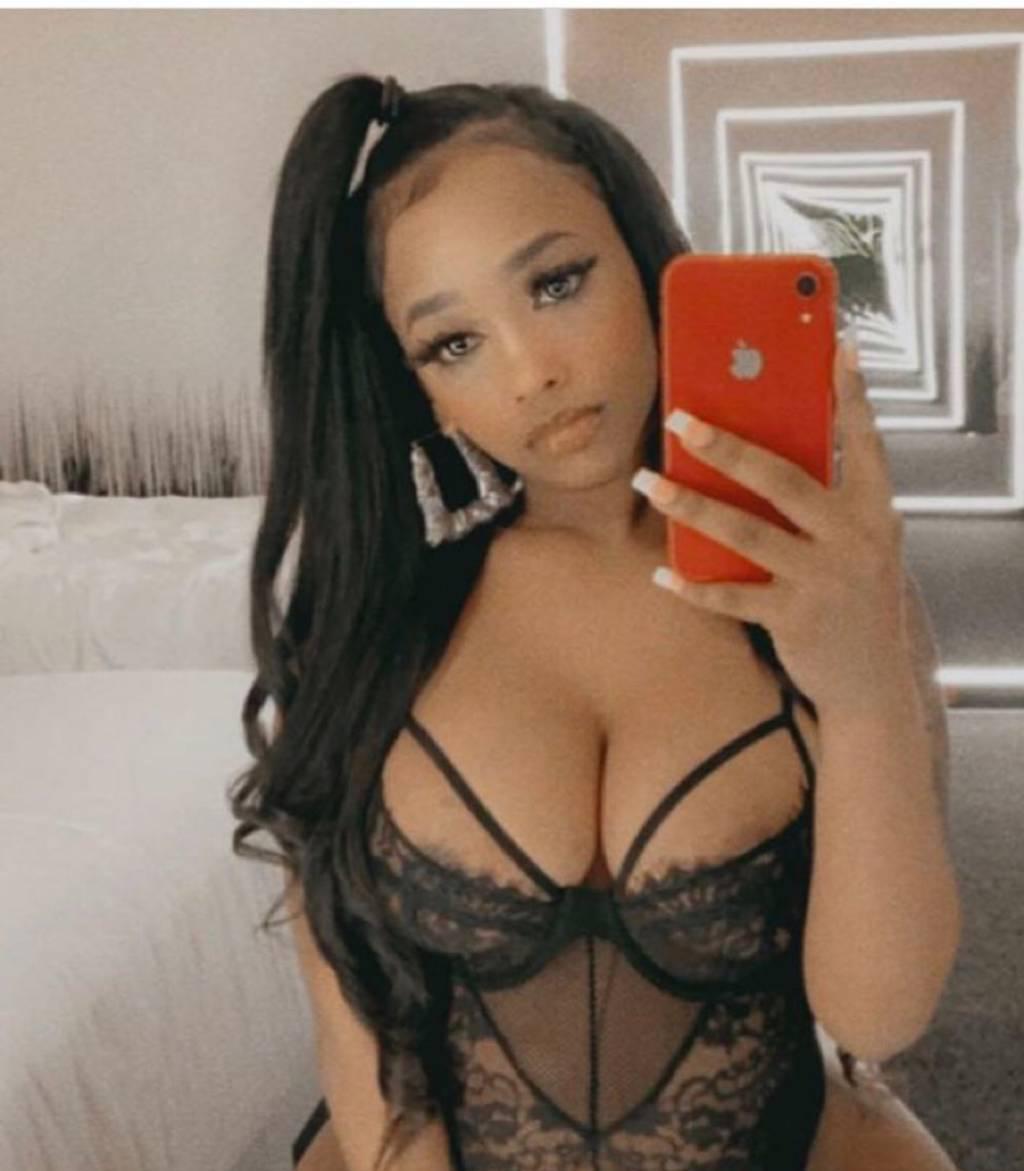 •☆•New in town playmate looks good feels even better•☆•