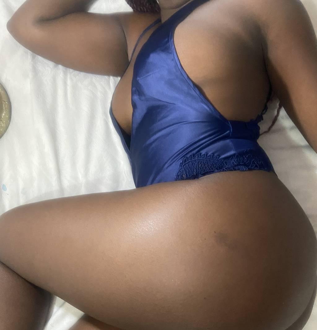 outcalls j u i c y big booty