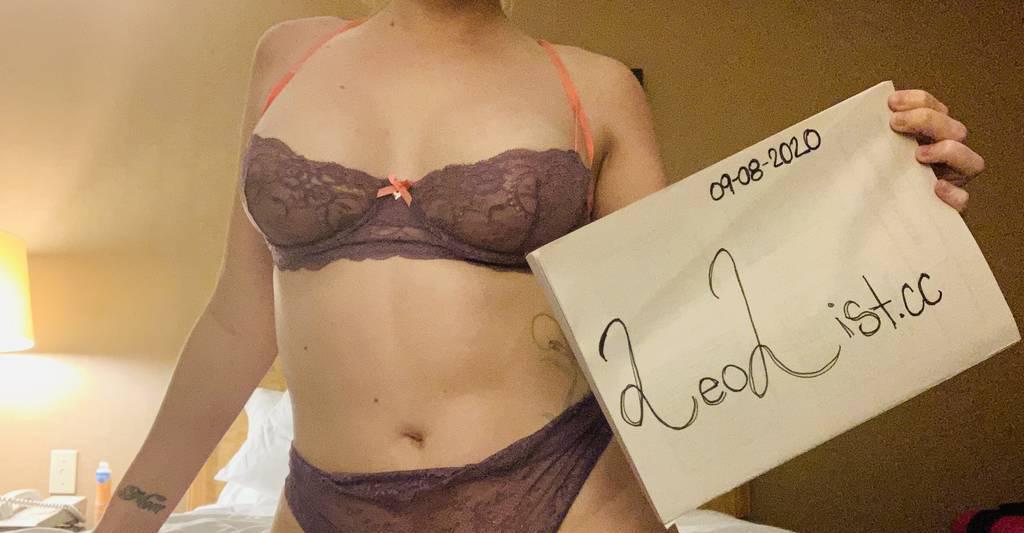 IM BACK XO canadian giiirrls hot kitten make me purrr •