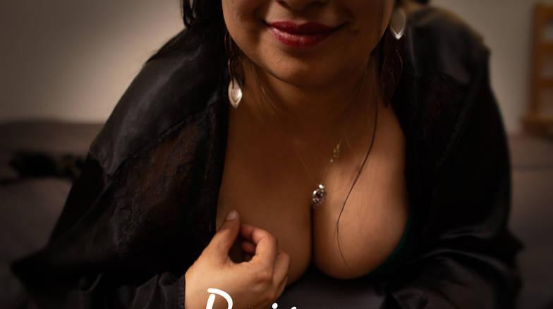 Raina. Best. Massage. Ever. - Curvalicious Indian WOMAN