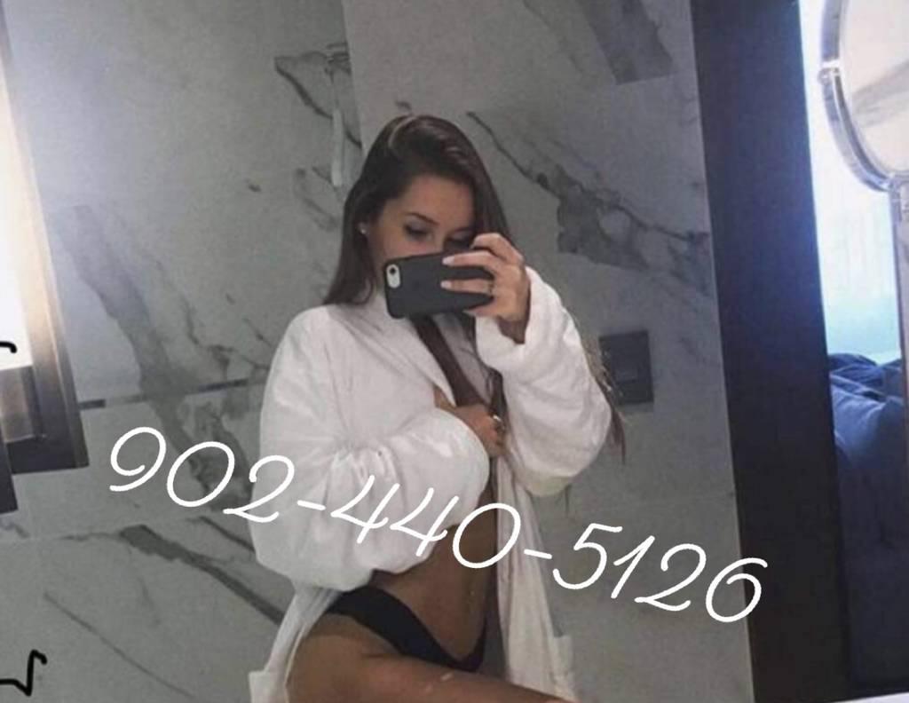 ALyy , The frenchii GiiRL . CASH ONLY