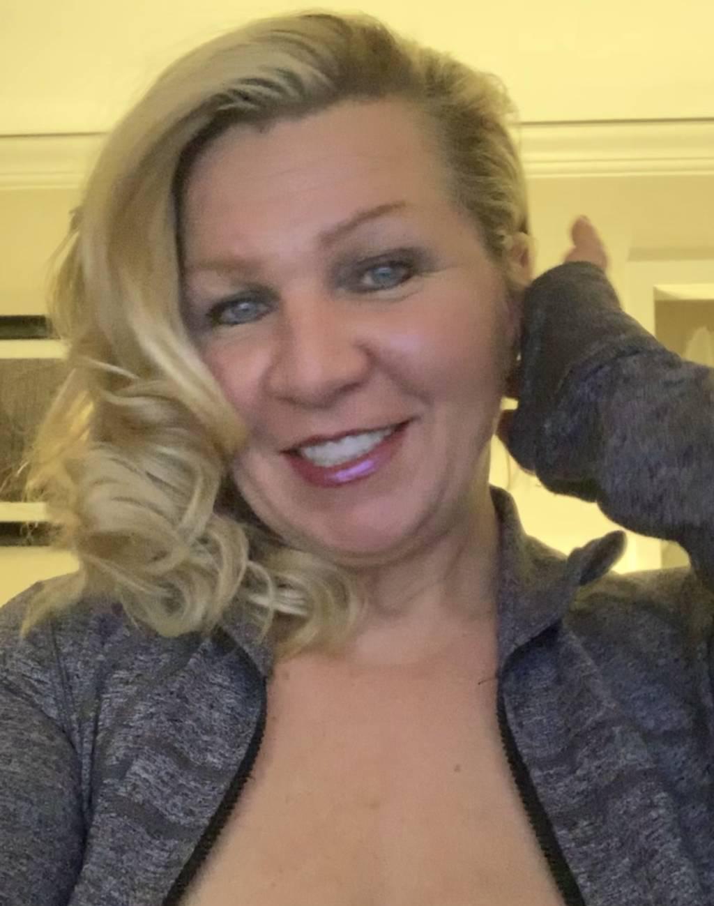 EUROPEAN COUGAR FETISH QUEEN - VIRTUAL