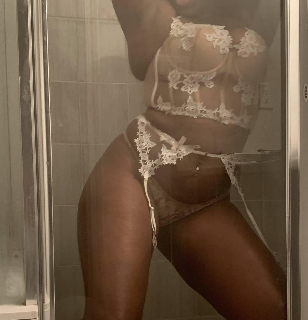 SEXY SAPPHIRE READY FOR OUTCALLS AND ONLINE CALLS