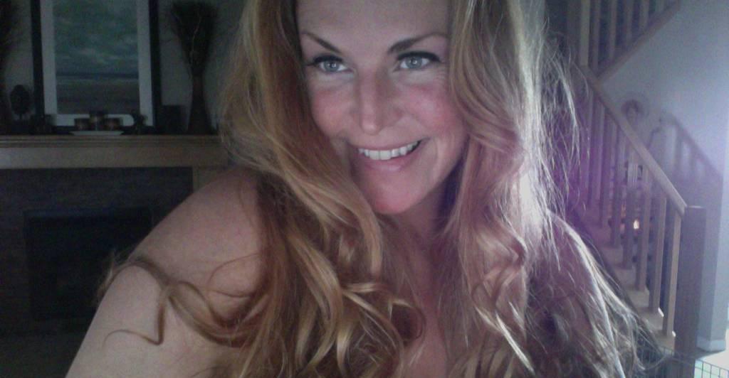 Voluptuous Vixen Vivian Mature sexy Redhead Nanimo 2days