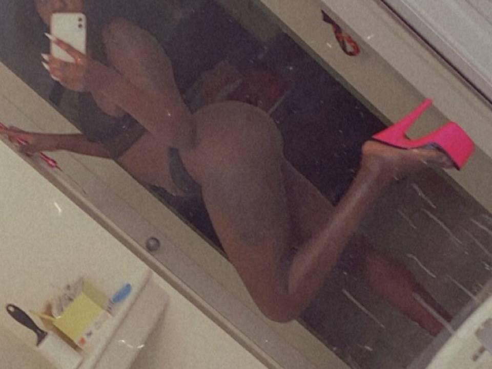 Classy freaky chocolate ebony 𝓂𝒾𝓈𝓈 𝓇𝑜𝓎𝒶𝓁 𝓇𝑒𝒾𝑔𝓃