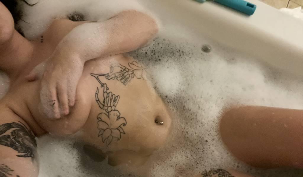 SWEET TINY SARAH BACK IN TOWN