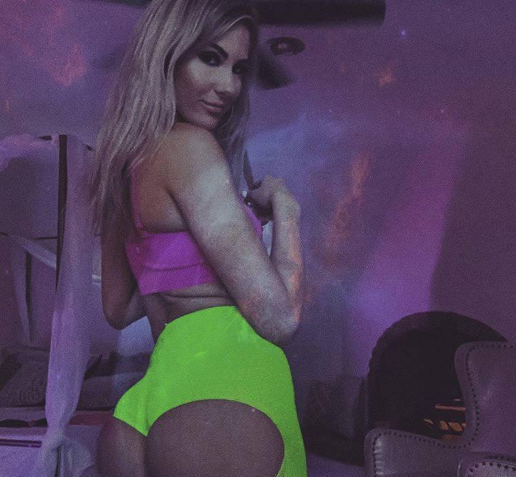 Out calls only - The blonde Duo