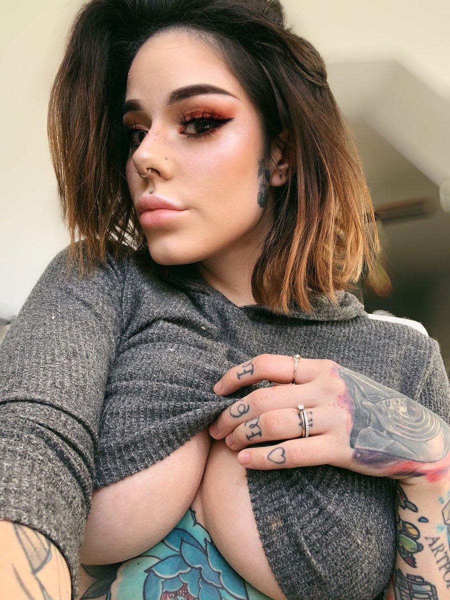 I’m available for both incall and outcall service ❤️💋🍆