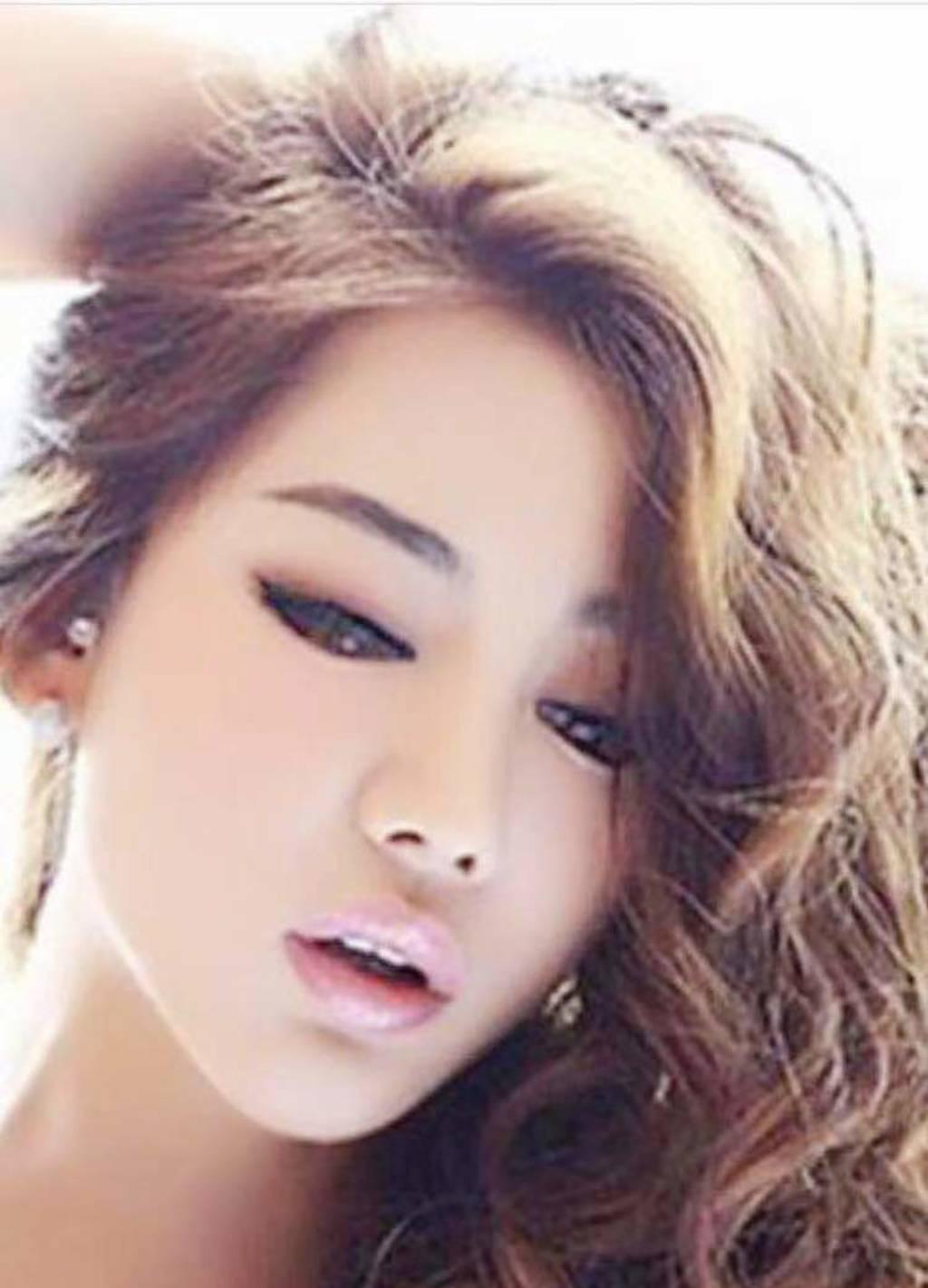 Beautiful girl best Thai massage for you