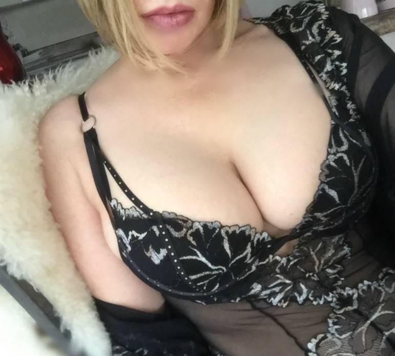 Blonde, tall, fit, and deliciously mature......