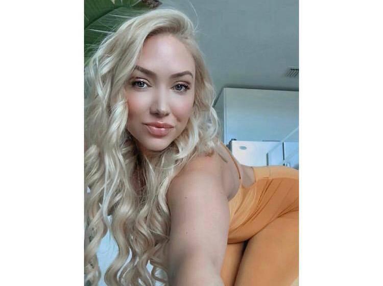 You'd be excited to be with this juicy girl!!