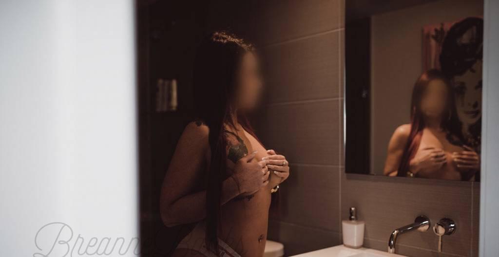 QEW & Trafalgar ! ** BREANNE BANKS ** One of a KIND redhead