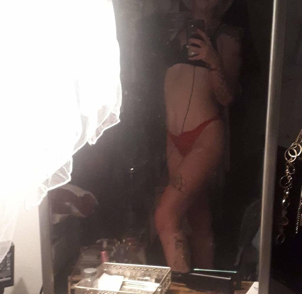 The SEXII blonde on the block that will make ur head spin