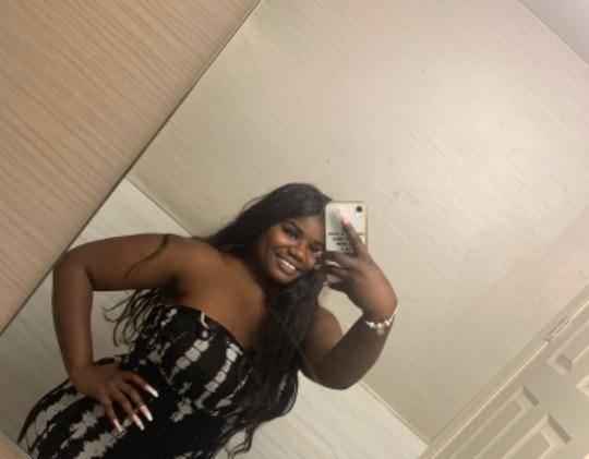 427 N DUNDAS PARTY GIRL BIG BOOTY BIIGBOOBS