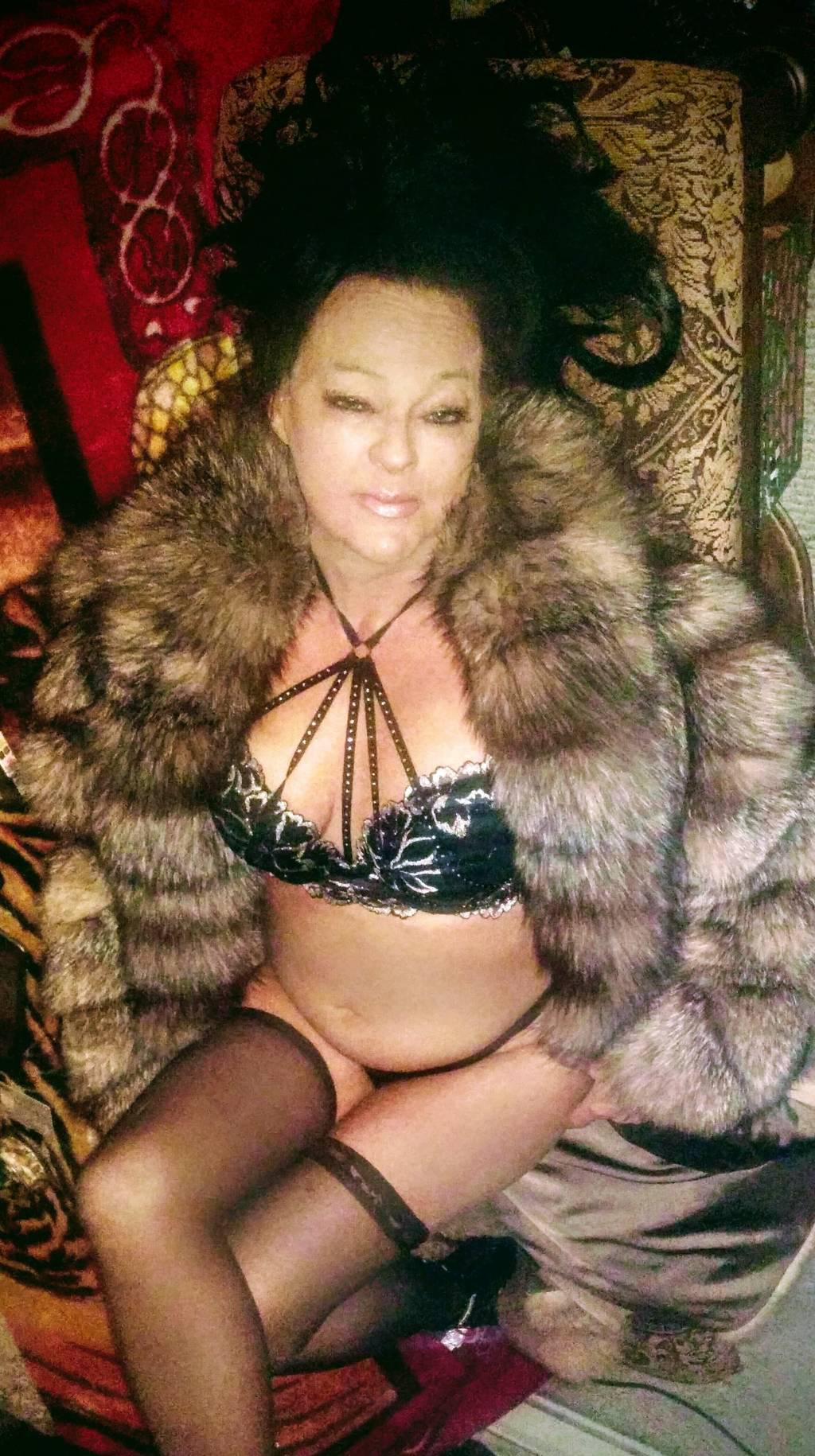 Seductive lady looking for intimate times