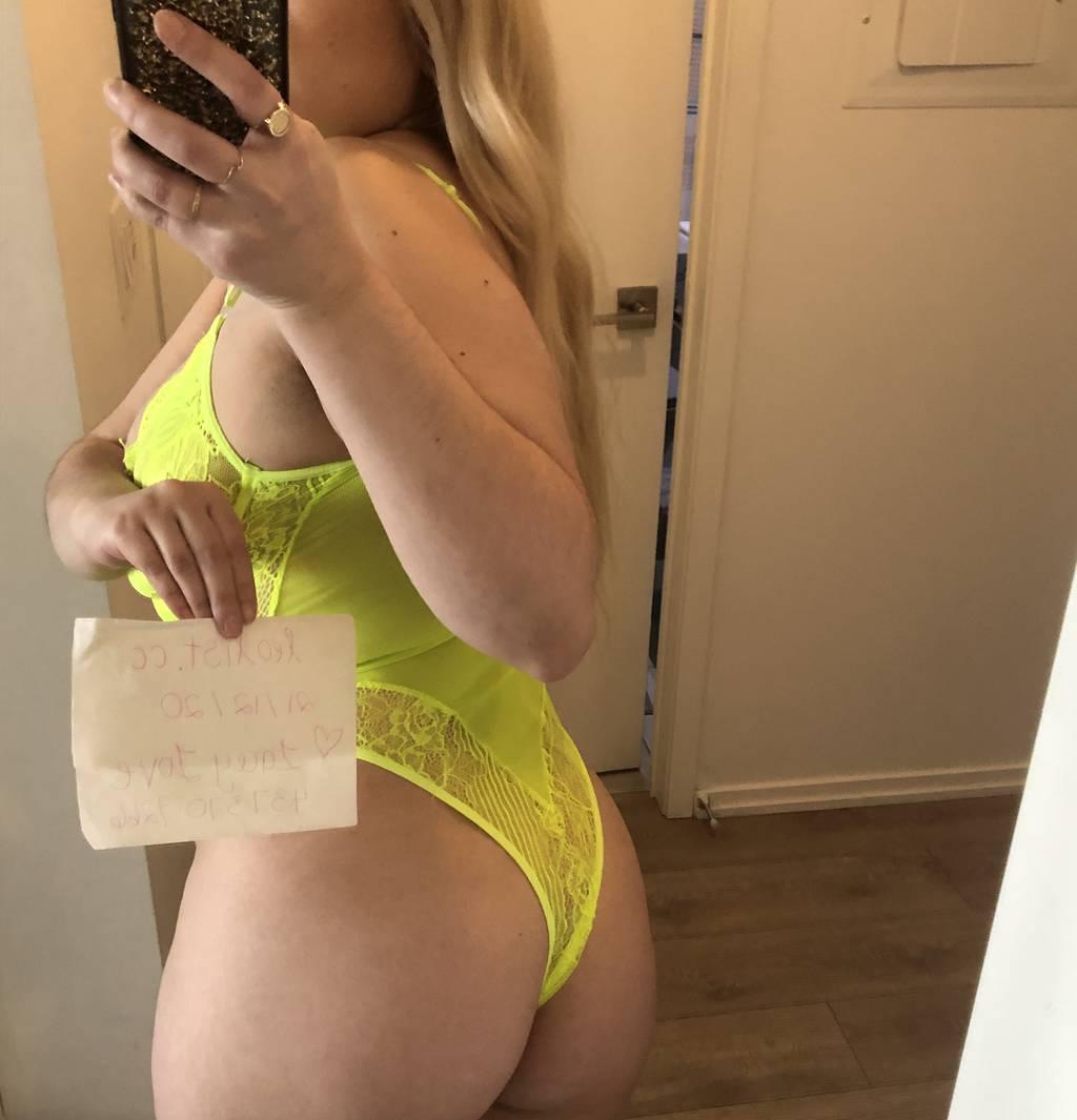 PERFECT BLONDE BOMBSHELL