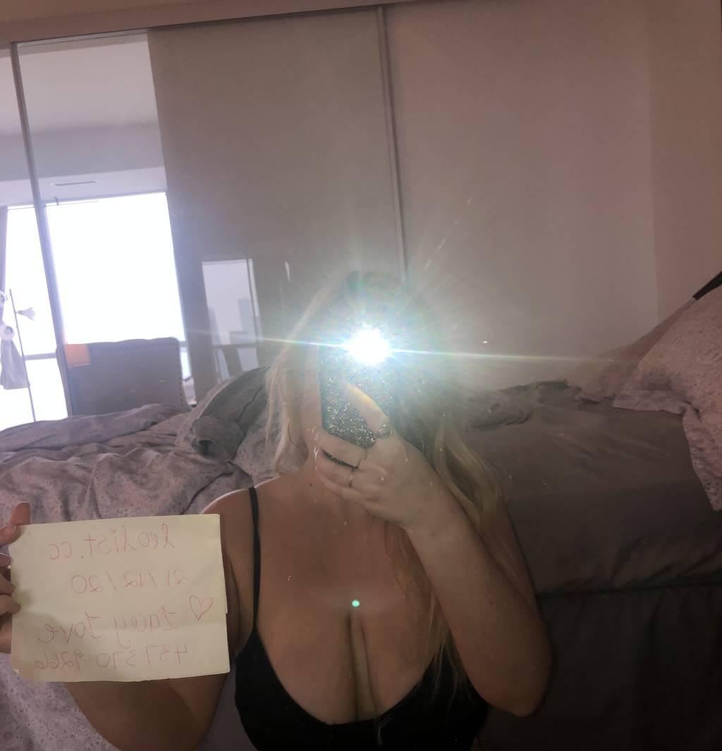 PERFECT BLONDE BOMBSHELL