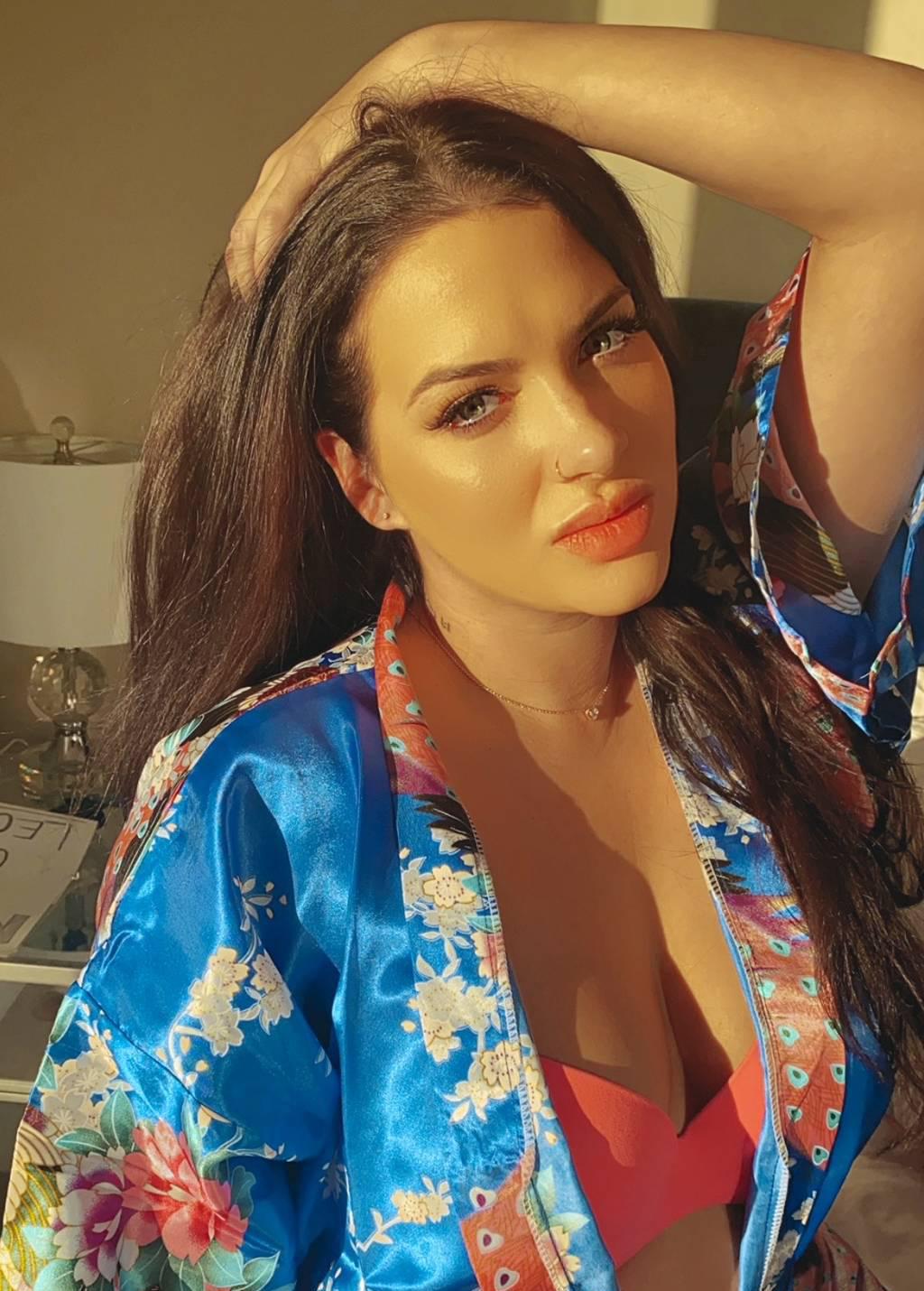 𝓝𝓪𝓸𝓶𝓲 𝓜𝓸𝓷𝓮𝓽 pre-booking for feb 21/22