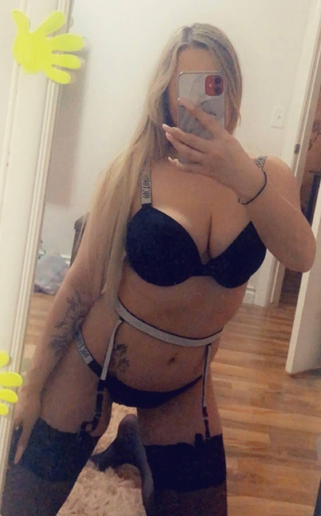 beautiful tiny bombshell!!!!