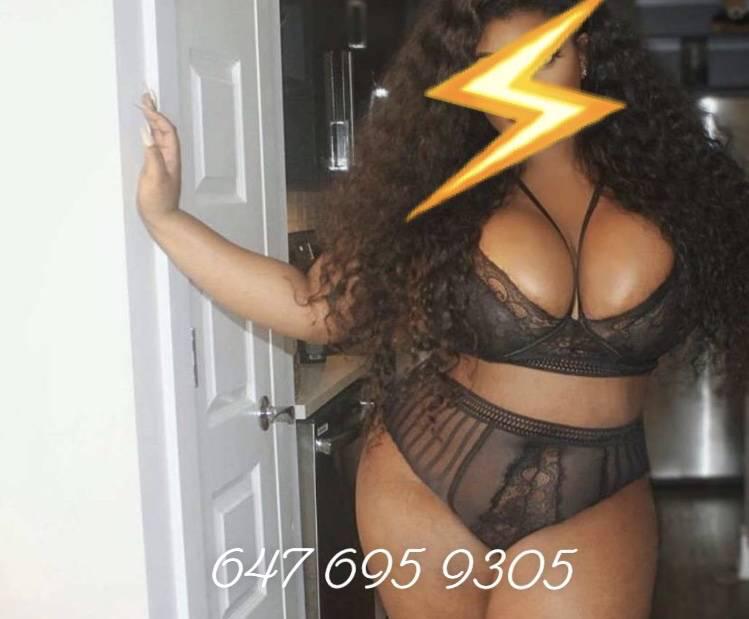 427 N DUNDAS NEW STRAPON BIGB00BS BIGBUM PARTY GIRL