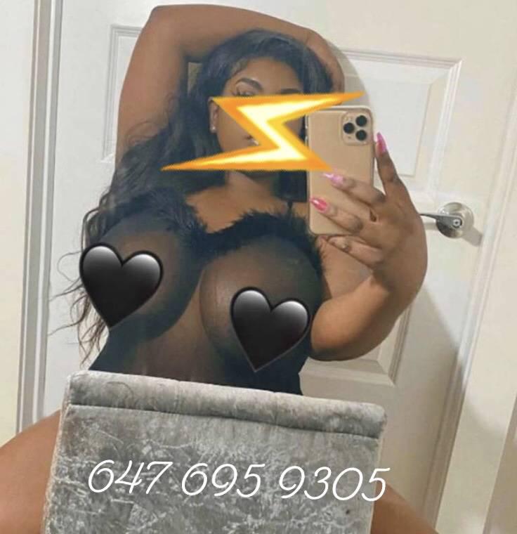 427 N DUNDAS NEW STRAPON BIGB00BS BIGBUM PARTY GIRL