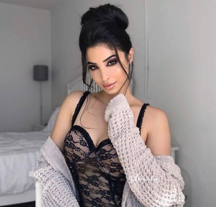 ABBOTSFORD STARLA FOX VISITING NOWHOT BRUNETTE PLAYMATE