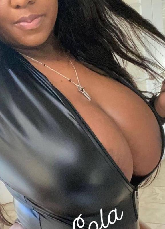UPSCALE sexy curvy ebony